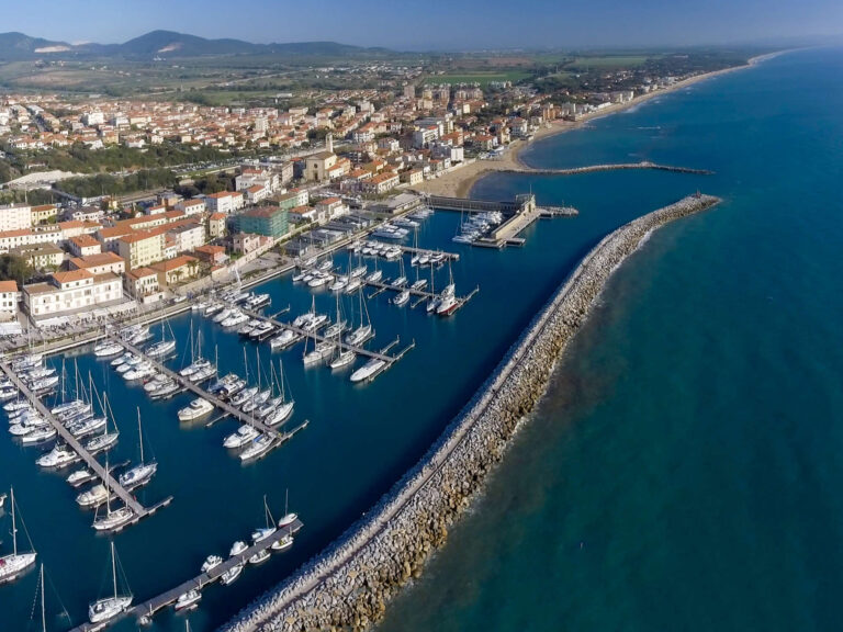 Il porto di San Vincenzo in Toscana